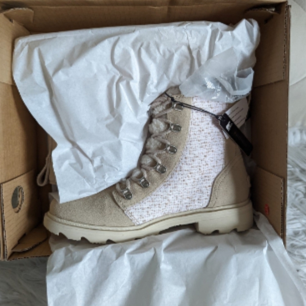 Sorel Boots - Picture 11 of 16
